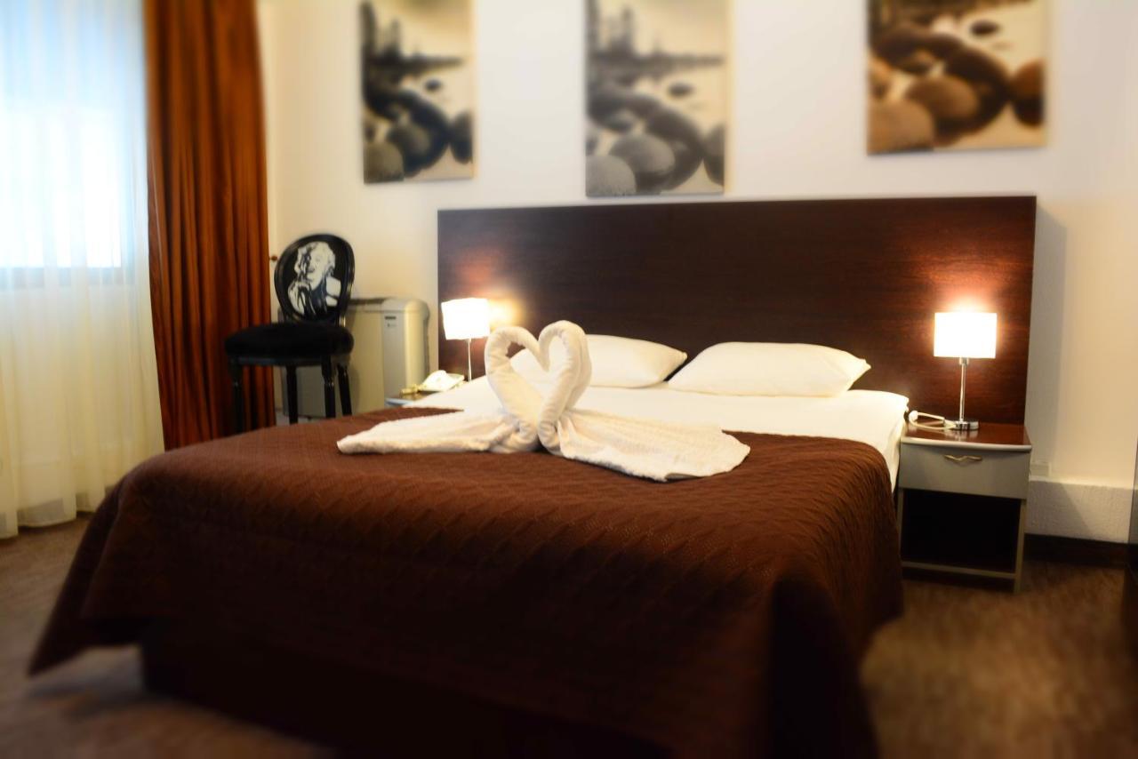 Motel Anghel กาลาจิ ภายนอก รูปภาพ