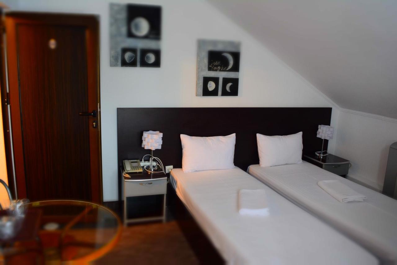 Motel Anghel กาลาจิ ภายนอก รูปภาพ